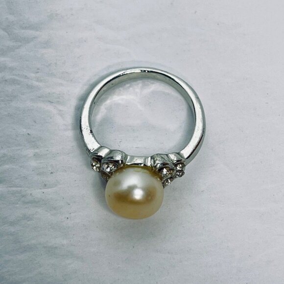 Silver Tone Faux Pearl And Clear Rhinestone Ring Size 5 1/2 (R442) - Picture 5 of 6